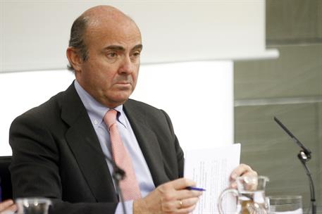 27/02/2015. Consejo de Ministros: Sáenz de Santamaría, Catalá y De Guindos. El ministro de Economía y Competitividad, Luis de Guindos, en la...